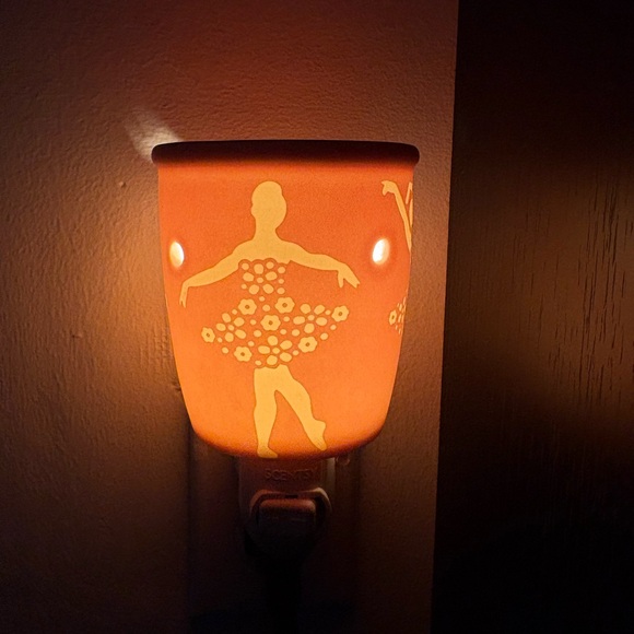 Scentsy Pink Ballet Silhouette Ceramic Plug-In Warmer - Picture 3 of 3
